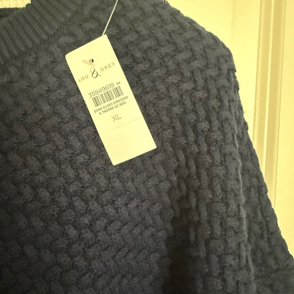Sweater - Picture 1 of 2
